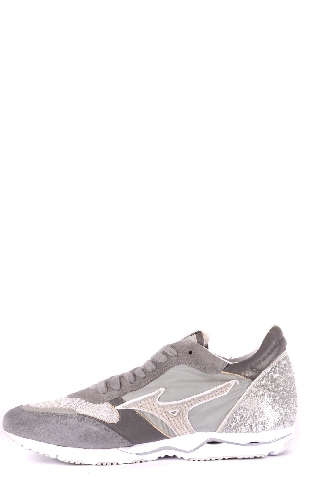 Apparel & Accessories > Shoes mizuno1906