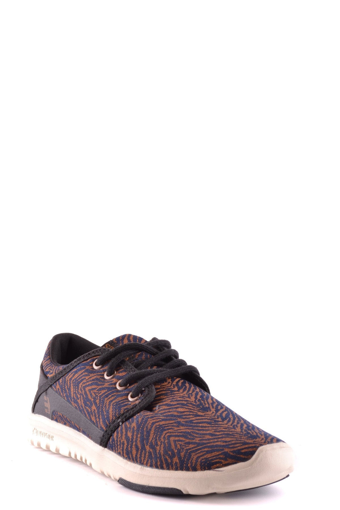Apparel & Accessories > Shoes etnies
