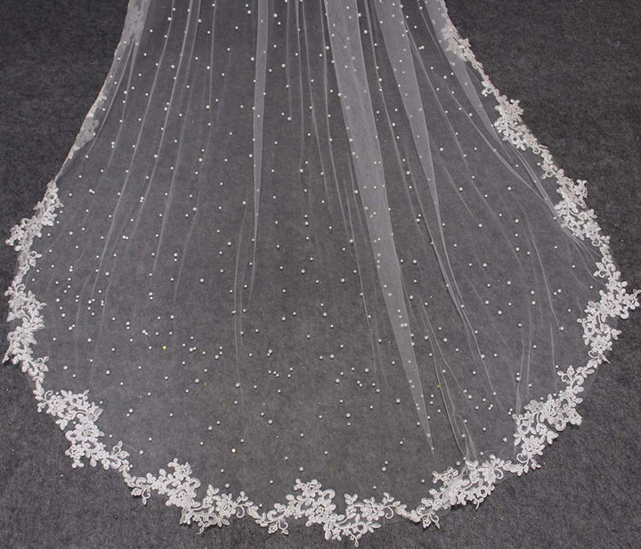 High Quality Pearls Wedding Veil With Lace Appliques Edge 2.5 Meters Long Bridal Veil With Comb 250CM Veil for Bride