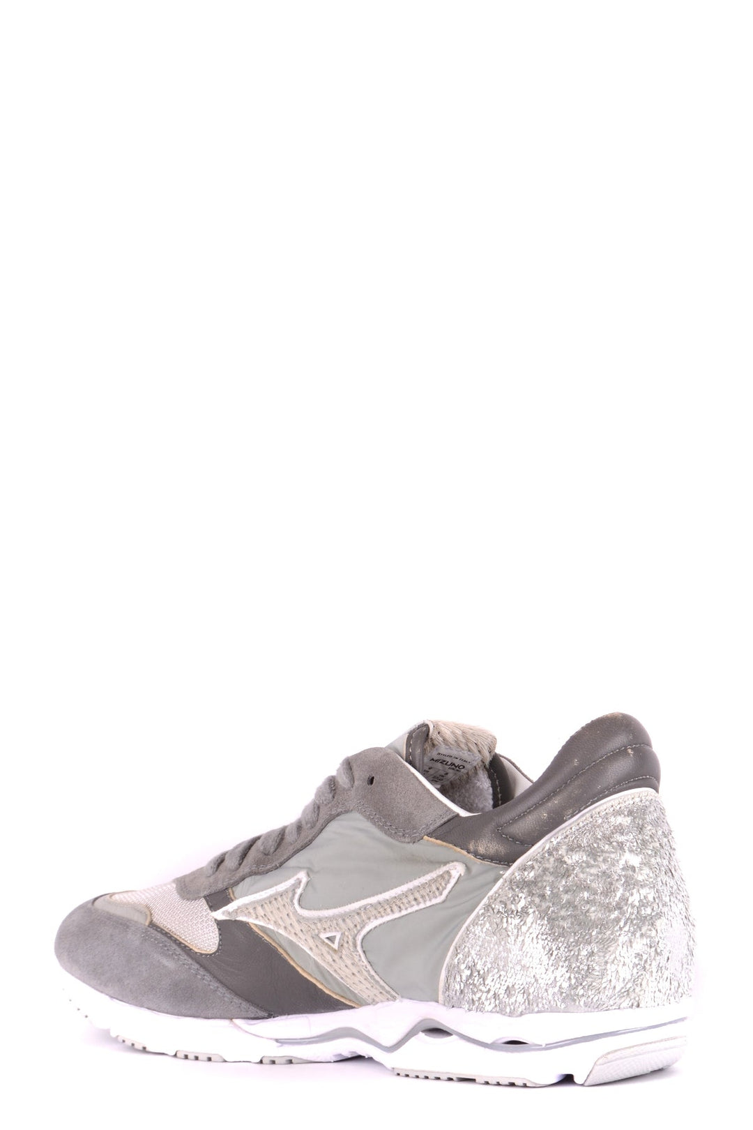 Apparel & Accessories > Shoes mizuno1906
