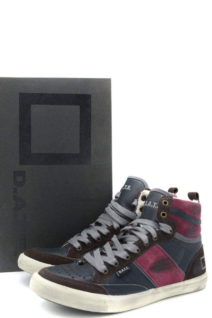 Apparel & Accessories > Shoes d a t e