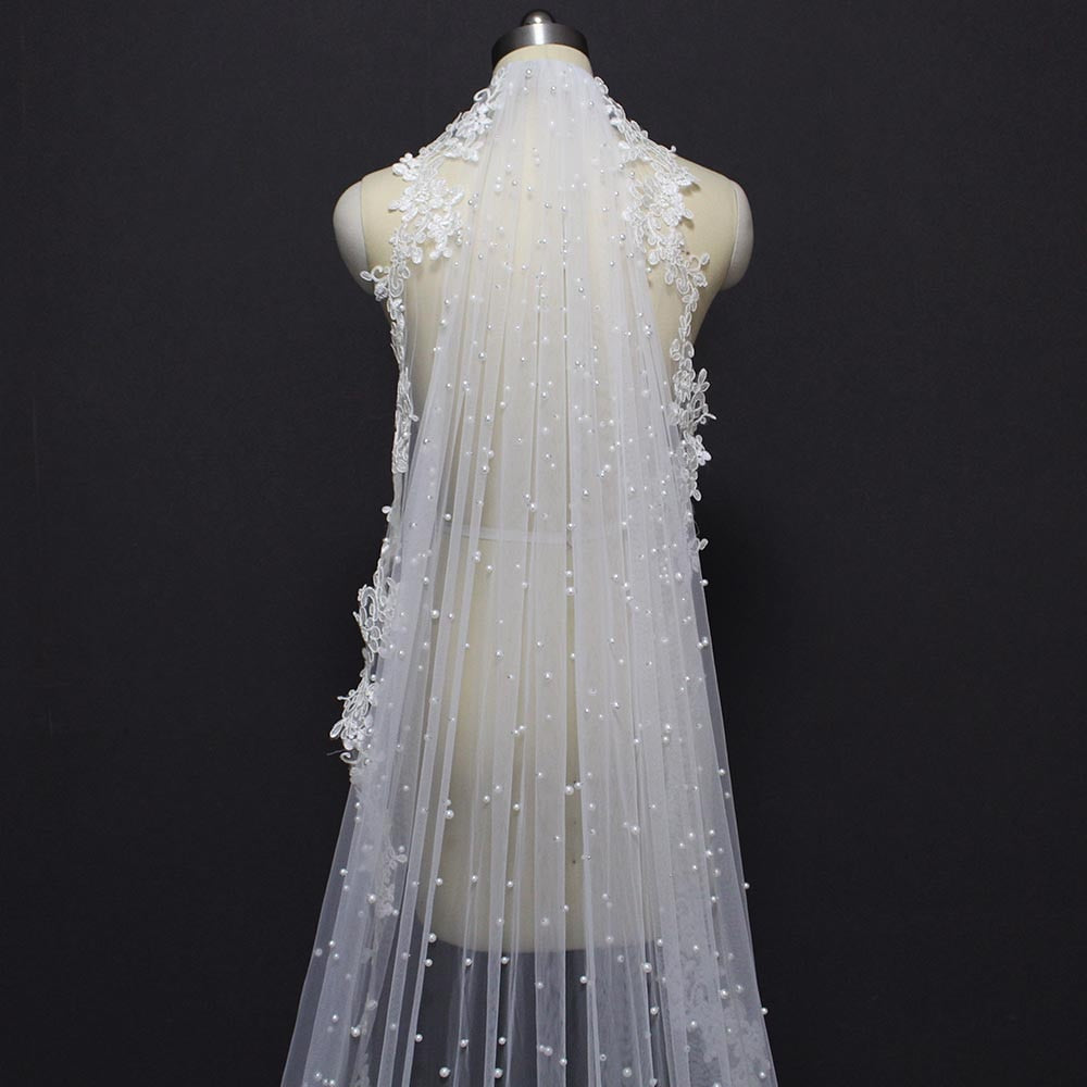 High Quality Pearls Wedding Veil With Lace Appliques Edge 2.5 Meters Long Bridal Veil With Comb 250CM Veil for Bride