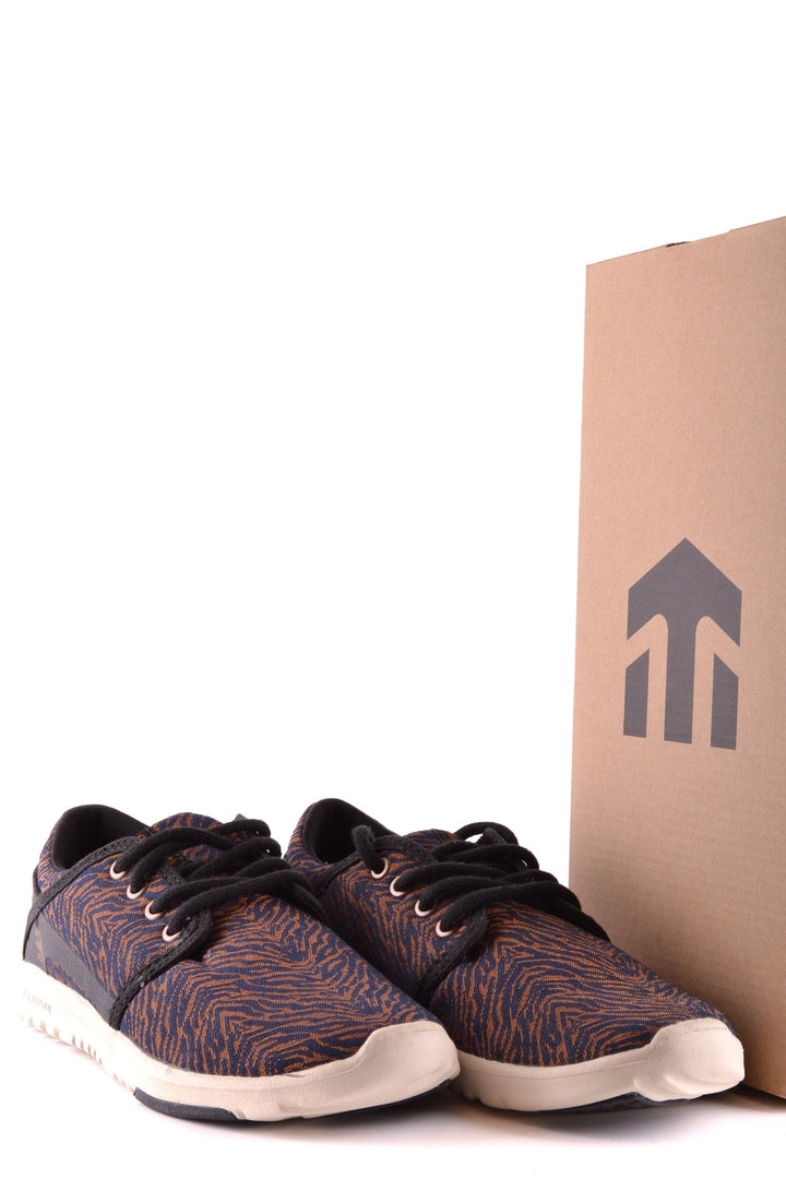 Apparel & Accessories > Shoes etnies